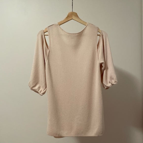 Club Monaco Cold Shoulder Knit Blouse with 3/4 Sleeve Tunic in Light Pink - Picture 2 of 6
